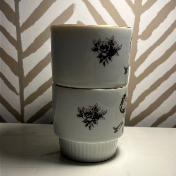 Chic White and Gold Bow Tea Set - Picture 8 of 8